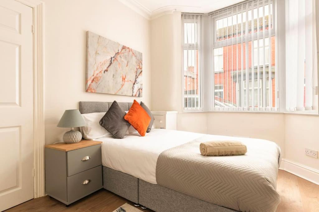 3-Bedroom Home In Liverpool L15 With Free Parking Exterior foto