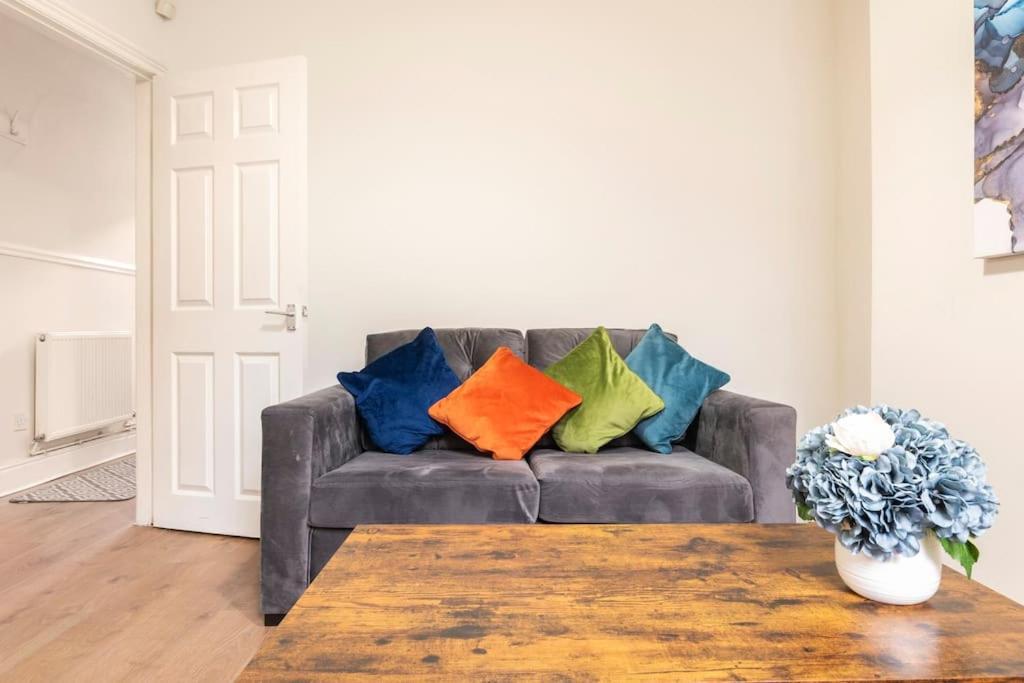 3-Bedroom Home In Liverpool L15 With Free Parking Exterior foto