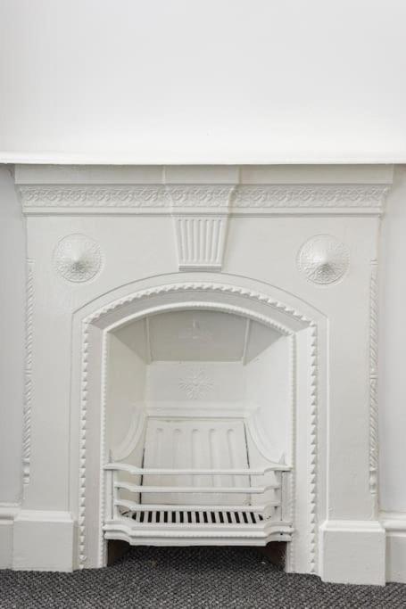 3-Bedroom Home In Liverpool L15 With Free Parking Exterior foto