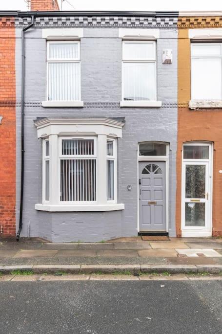 3-Bedroom Home In Liverpool L15 With Free Parking Exterior foto